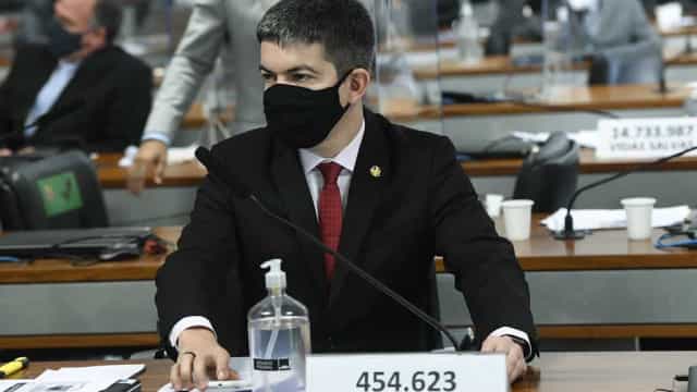 Randolfe Rodrigues entra com ação popular contra a privatização da Eletrobras