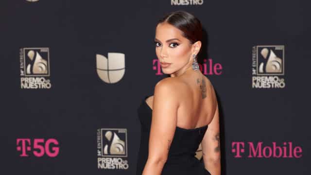 Após susto com o pai, Anitta festeja. "Vamos comemorar"