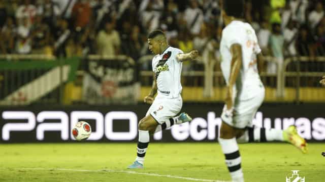 Vasco triunfa na estreia do técnico Maurício Souza