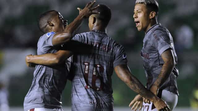 Em partida com oito gols, Fluminense supera o Atlético-MG no Maracanã