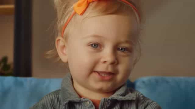 Alice, menina que fala palavras difíceis, vai ganhar um irmão