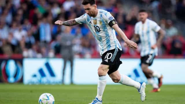 Com show de Messi, Argentina derrota Itália e vence a Finalíssima em Wembley