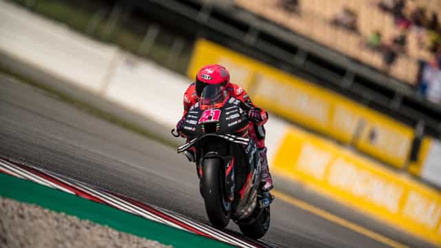 Aleix Espargaro garante para Aprilia a pole na etapa da Catalunha da MotoGP