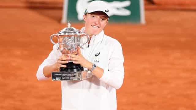 Iga Swiatek derrota Coco Gauff e conquista o bicampeonato em Roland Garros