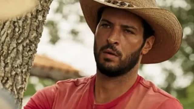 Levi morre devorado por piranhas após sequestrar Muda em ‘Pantanal’
