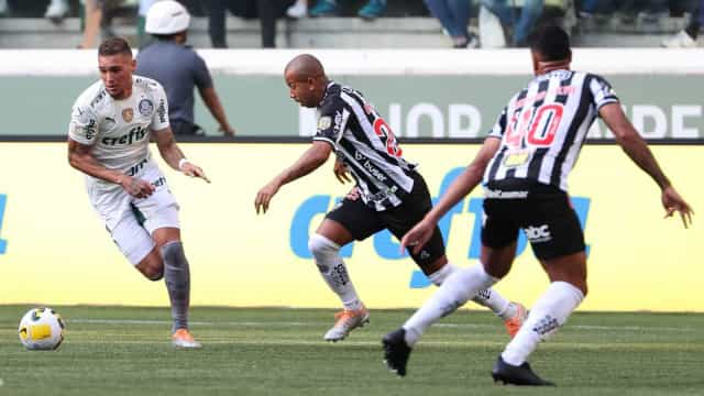 Palmeiras e Atlético-MG empatam e deixam Corinthians na liderança do Brasileirão