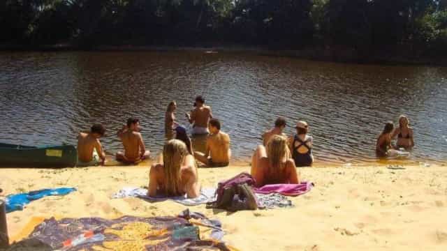 Atores aproveitam folga e tomam banho de rio nos bastidores de ‘Pantanal’