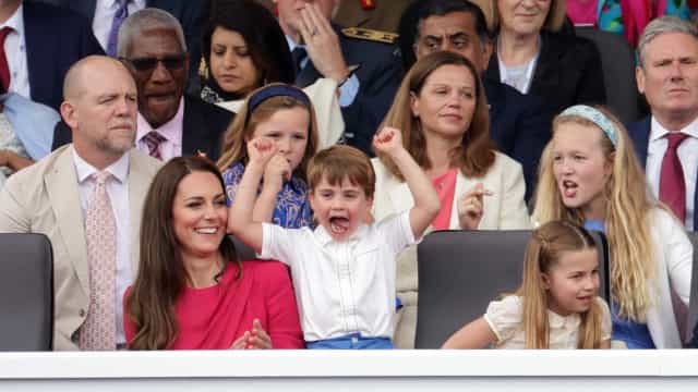 Kate Middleton ‘apanhada’ em carinhoso momento com a sobrinha