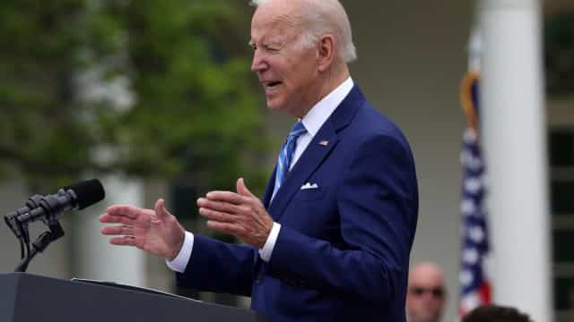 Biden culpa alta nos preços de gasolina por pessimismo econômico nos EUA