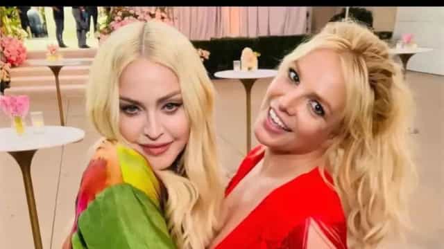 Madonna e Britney Spears recriam beijo icónico na boca durante casamento