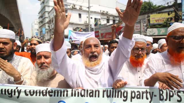 Atos reúnem milhares em Índia e Bangladesh contra comentários sobre Maomé