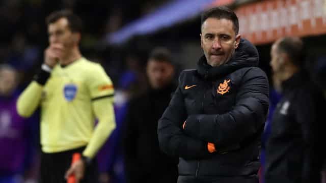 Vítor Pereira festeja sucesso da ‘garotada’ e a renovação do time do Corinthians