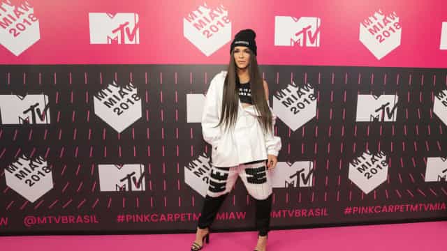 Rafa Uccman celebra aniversário com festa à fantasia e show de Pabllo Vittar