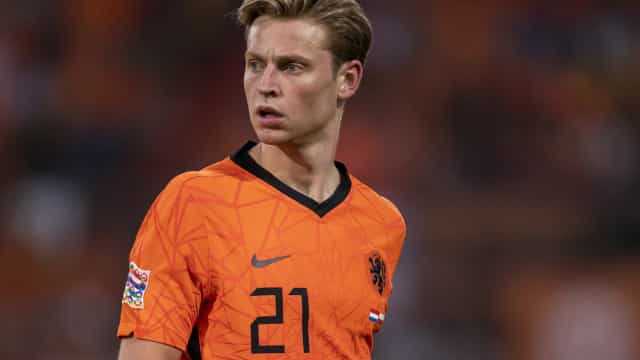 De Jong descarta troca do Barcelona pelo United: ‘Estou no maior clube do mundo’