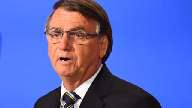 Bolsonaro volta a dizer que máscara não tem eficácia; cientistas desmentem