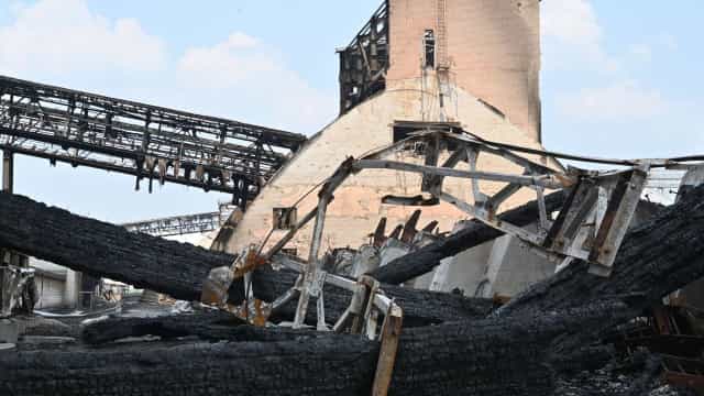 Ataques da Rússia deixam 2 mortos e 20 feridos na portuária Mikolaiv, diz Ucrânia