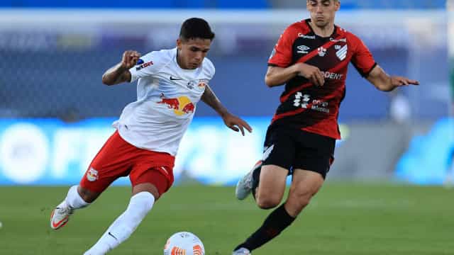 Athletico-PR supera Bragantino e sobe para 3º lugar no Brasileirão