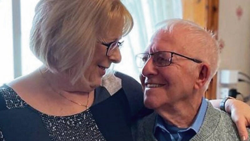 Após 58 anos separados, filha reencontra pai pelo Facebook