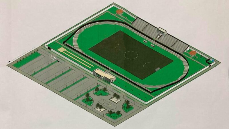 Prefeito e secretário estadual apresentam projeto para revitalizar estádio no Nortão; R$ 2,5 milhões