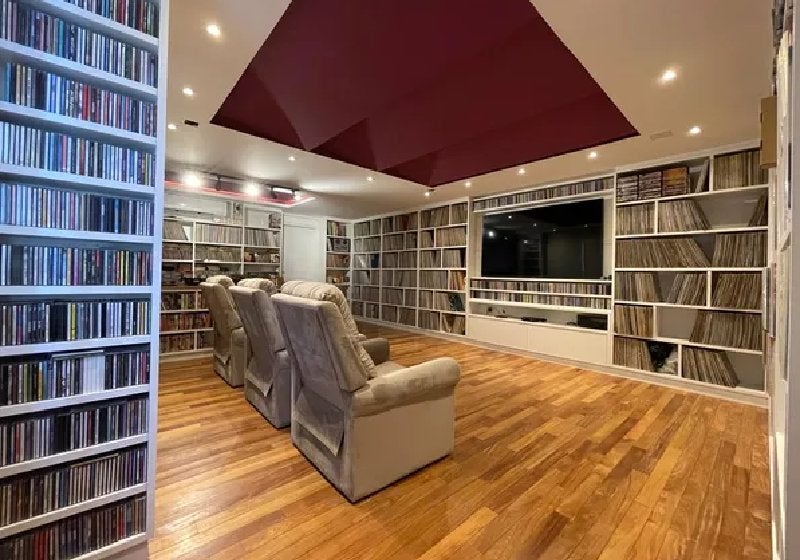 Dia do Rock: ex-DJ brasileiro guarda 20 mil discos de vinil em casa