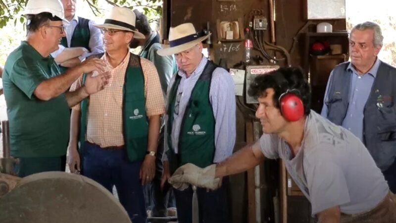 Embaixadores de 6 países conhecem em Sinop ações de manejo sustentável das florestas