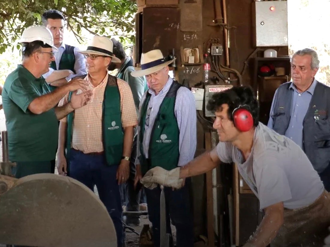 Embaixadores de 6 países conhecem em Sinop ações de manejo sustentável das florestas