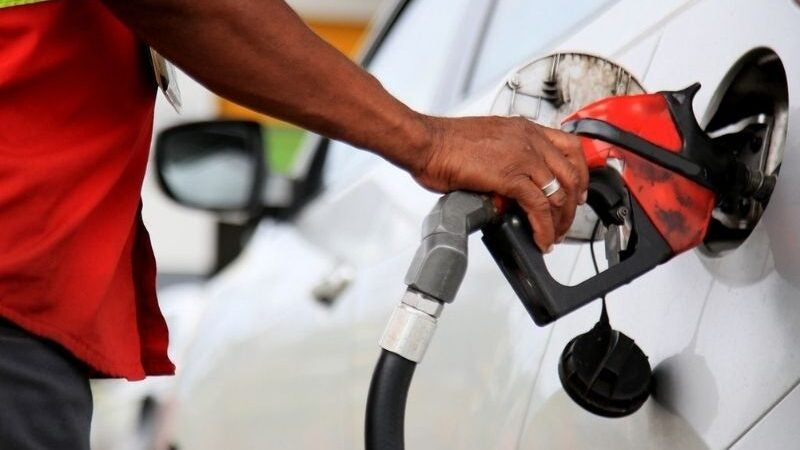 Gasolina mais barata! Veja a redução de preço nos Estados
