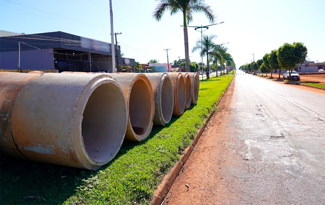 Prefeitura de Lucas do Rio Verde faz obra para resolver problema de vazão em avenida