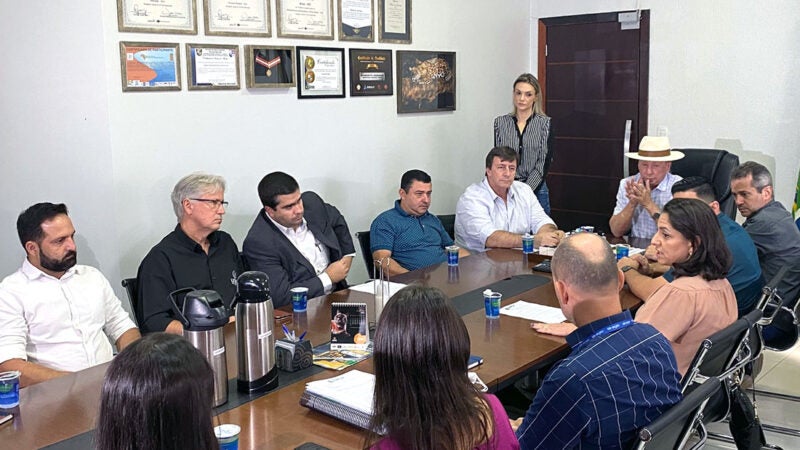 Sinop: prefeito entrega projeto de saneamento, anuncia comissão para revisar tarifa de água e adverte que pode romper contrato