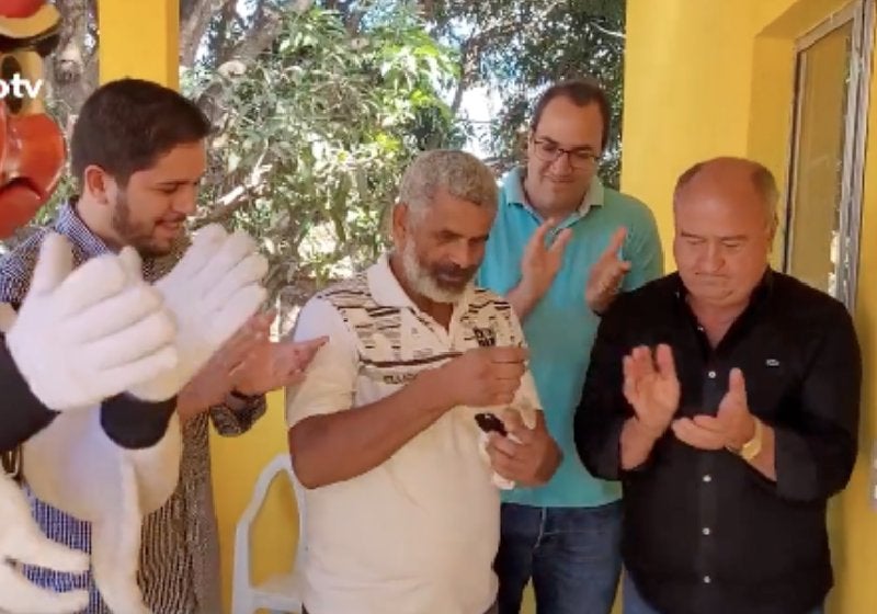 Atlético dá casa a torcedor que comia ração de cachorro para sobreviver. VÍDEO