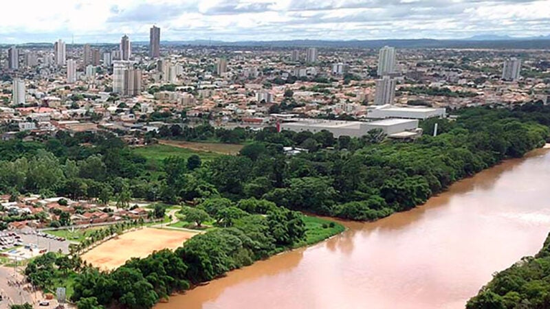 Mauro assina convênio de R$ 68 milhões para asfaltar o 1º Distrito Industrial de Rondonópolis
