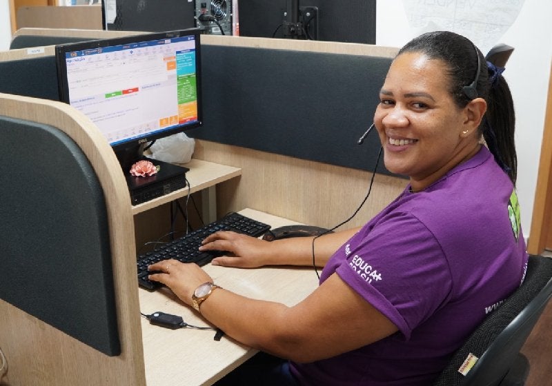 Sorriso na voz: conheça histórias de profissionais da área de telemarketing