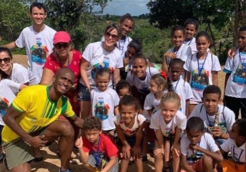 Ex-jogador da seleção brasileira transforma vida de crianças na Bahia
