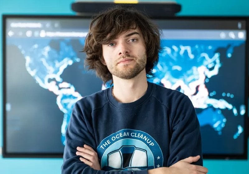 Jovem holandês promete limpar 80% do lixo do oceano até 2030