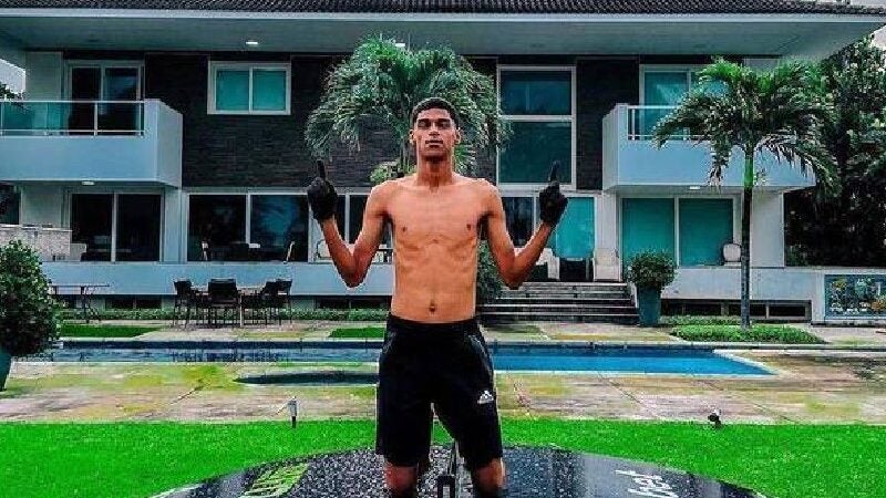 Luva de Pedreiro comemora maior contrato da carreira e mostra casa nova. Receba!