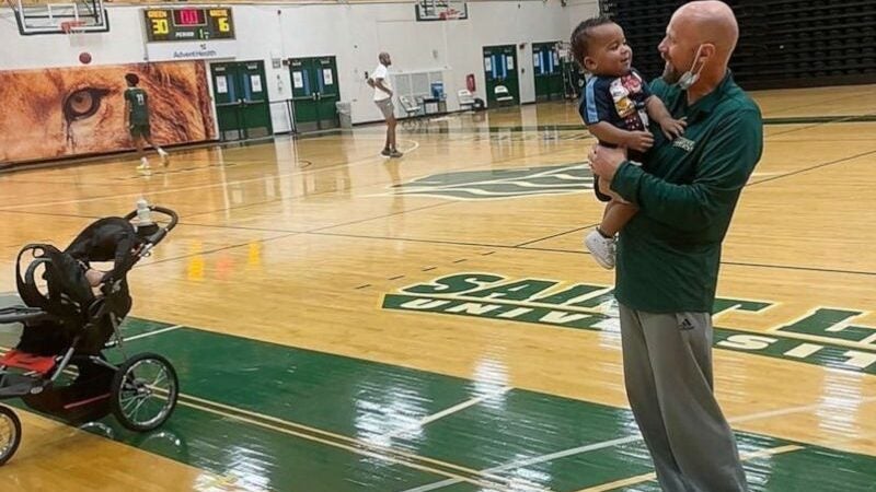 Mãe solo faz homenagem a chefe! Deixou que ela levasse filho todos os dia ao trabalho