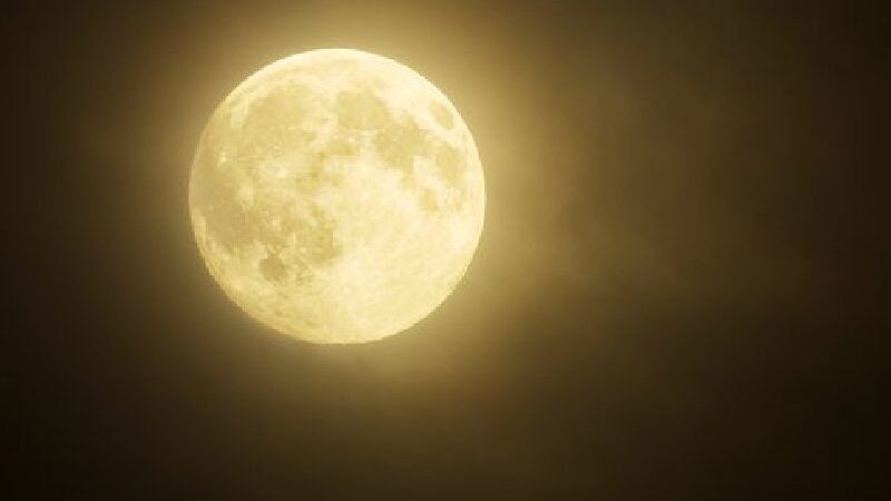 Tem a maior superlua do ano e o cometa K2 esta semana. Prepare-se!
