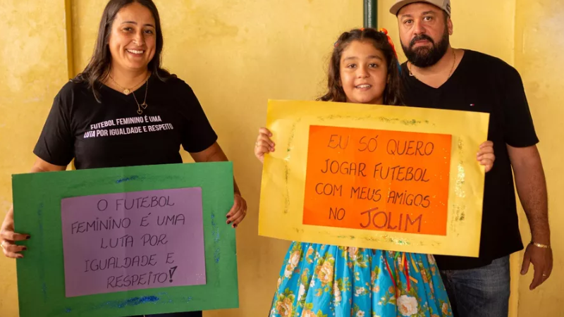 Menina ganha na Justiça direito de jogar campeonato de futebol com garotos