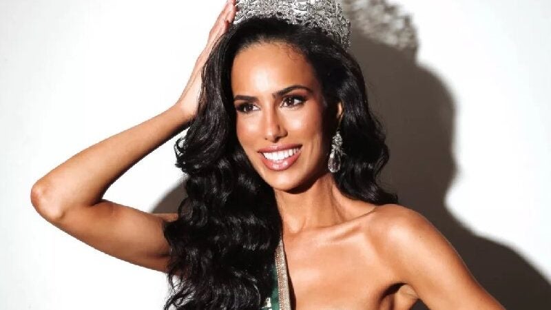 Mia Mamede, eleita Miss Universo Brasil 2022, é jornalista, poliglota e empoderada