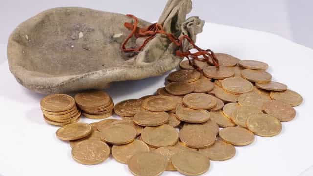 Americano acha tesouro enterrado desde os anos 1930