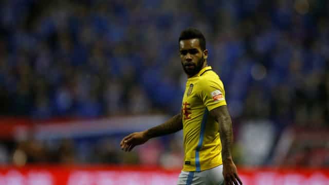 Ex-Vasco, Alex Teixeira rescinde com o Besiktas e fica livre no mercado