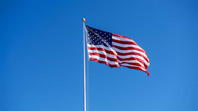 EUA entram em recessão técnica e analistas apontam riscos para o Brasil