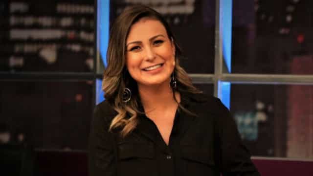 Andressa Urach rebate acusações do filho e culpa nora