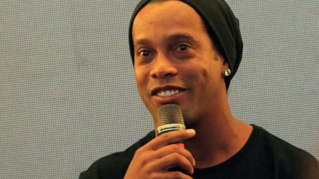 Ronaldinho Gaúcho tem bens bloqueados por não pagar pensão