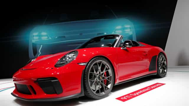 Leilão da Receita Federal tem Porsche, patinete elétrico e celular