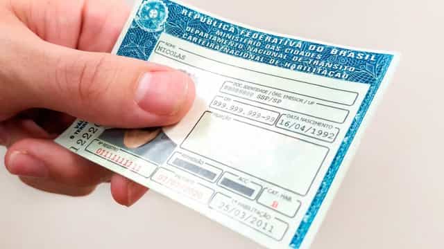 Portugal promulga lei que permite usar carteira de motorista do Brasil no país