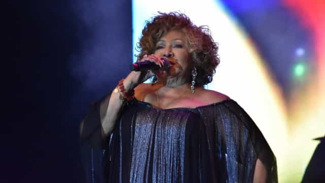Alcione passa bem após cirurgia na coluna em hospital do Rio