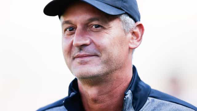 Lisca inicia trabalhos no Santos com treino para reservas e incentivo a Sanchez