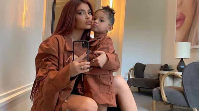 Vídeo. Kylie Jenner mostra (um pouco) do guarda-roupa da filha