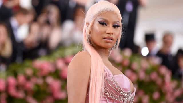Nicki Minaj rebate rumores de gravidez e dispara: "Estou gorda"